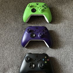 Xbox Series X Controllers 