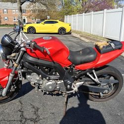 Free 2006 Suzuki SV650 motorcycle