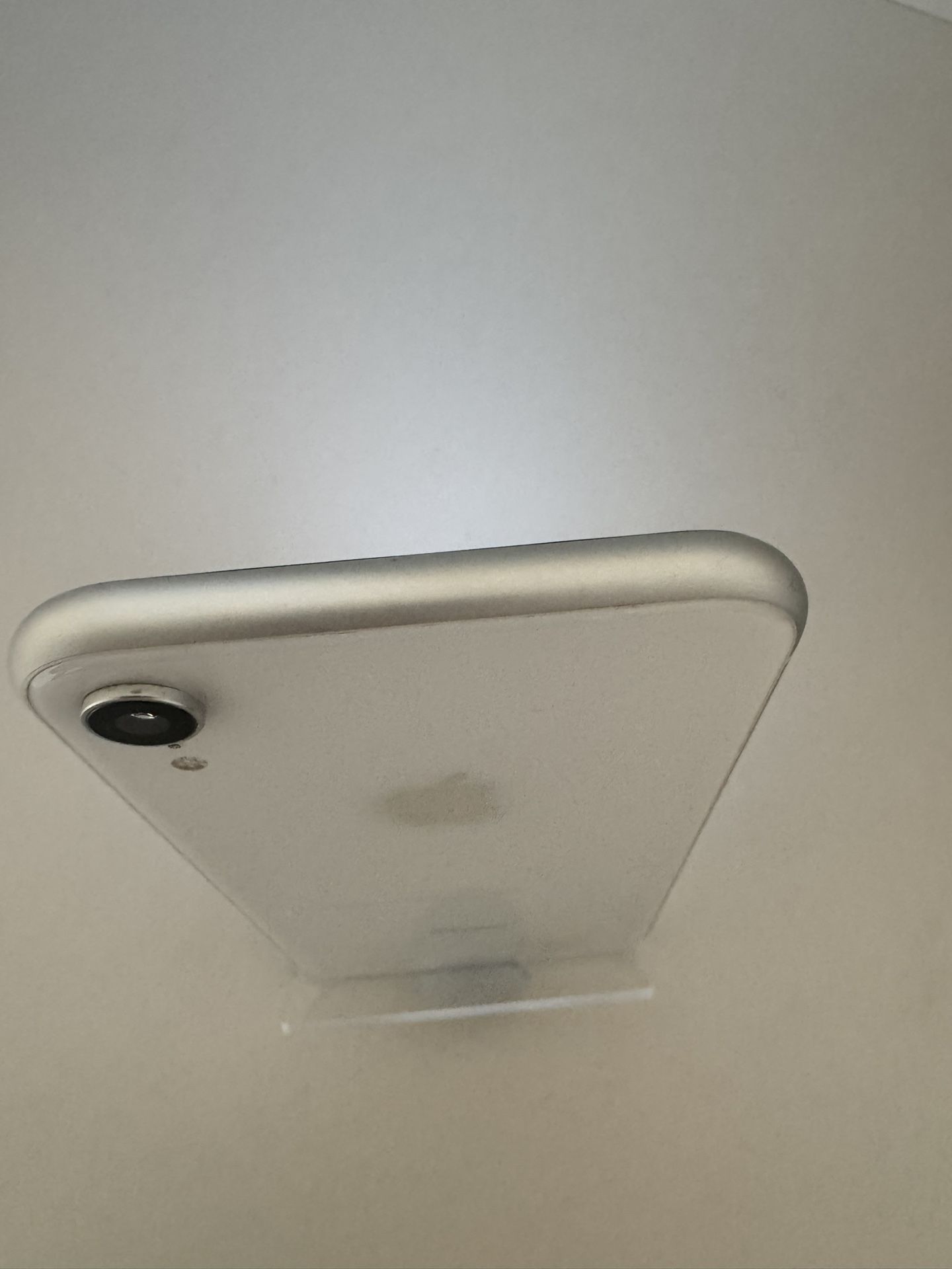iPhone XR 64 GB U Locked