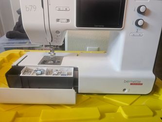 Bernette b79 Sewing Machine with Accessories