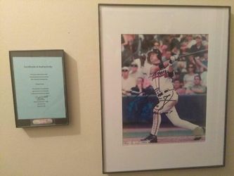 Authentic signed chipper jones framed 8x10 with certificate of authenticity