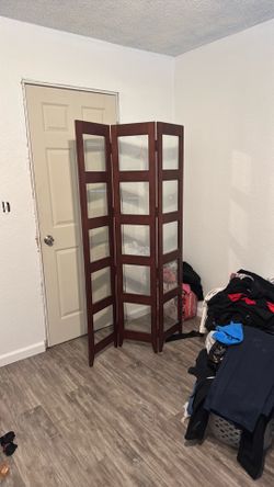 30 pic portrait stand