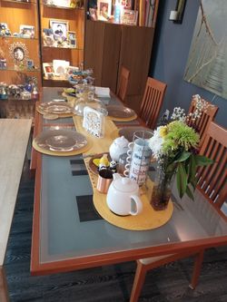 Dinning Table With 4 Chairs. Made On Italy 