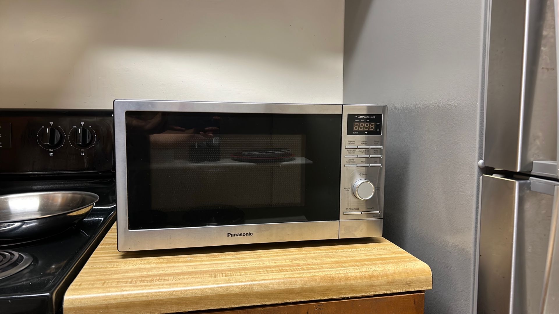 Panasonic - 1.3 Cu. Ft. 1100 Watt SD69LS Microwave with Sensor Cooking