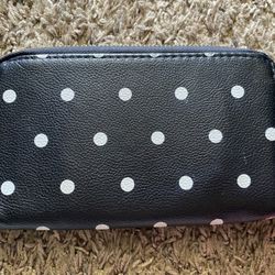 Polkadot a black and white wallet