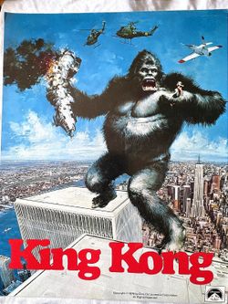 1976 Paramount KING KONG Standing On World Trade Center 12" x 9" Cast Card