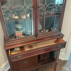 Solid Wood Vintage Cabinet / Hutch – Excellent Condition