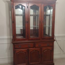 🥰🥰 BEAUTIFUL CHINA CABINET AND TABLE DESK SET MATCHING SET BEAUTIFULLY CRAFTED🤩🤩 EXCELLENT CONDITION