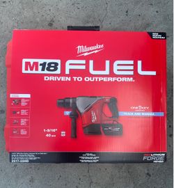 *New Model* Milwaukee M18 FUEL 18V Lithium-Ion Brushless Cordless 1-9/16 in. SDS-Max Rotary Hammer w/ 2x 12.0 Ah Forge Battery & Charger $849 New
