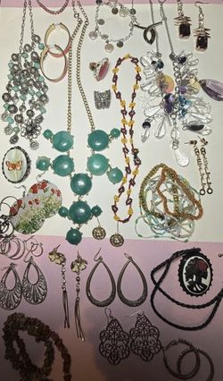 Lot of 90s / Y2K Vtg Jewelry Necklaces Bracelets Rings Pins Earrings 