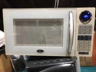 Oster 900W Microwave Oven