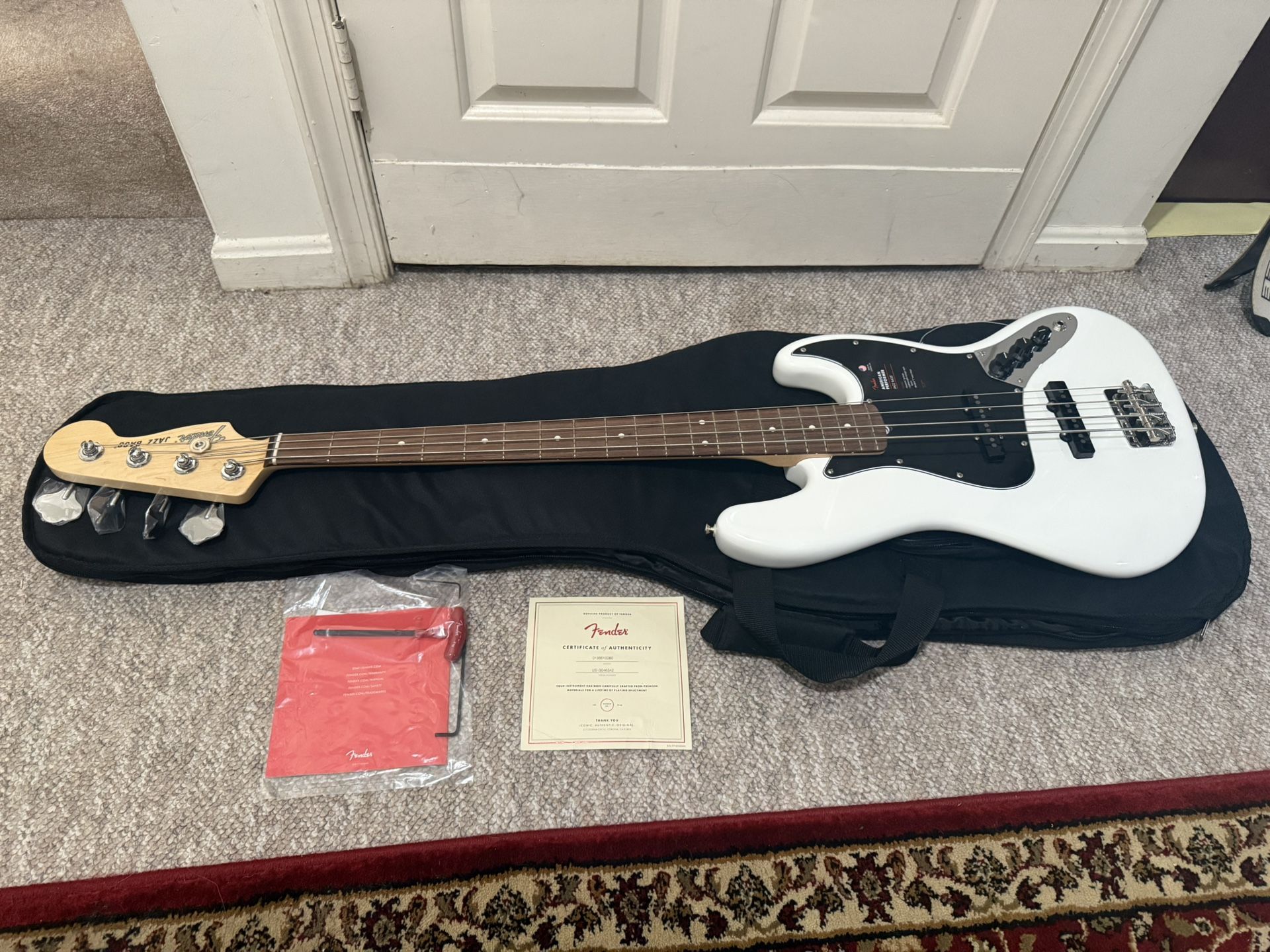 Fender American Performer Jazz Bass MINT - Rosewood Fingerboard - Arctic White SELL/TRADE