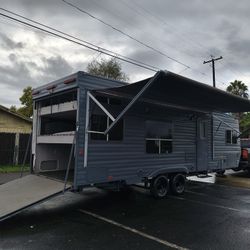 2007 Weekend Warriors Toy Hauler 28 feet Long 