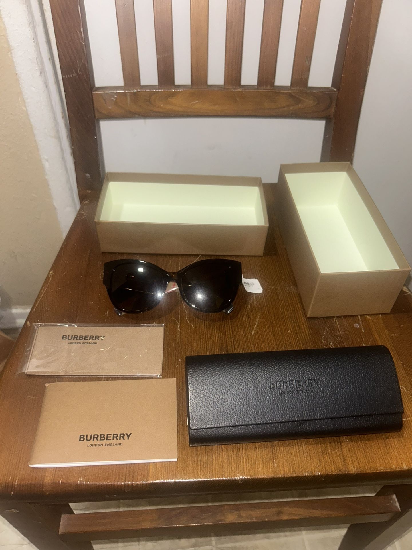 BURBERRY SHADES