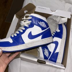 blue and white air jordan 1 mid size 7.5W DAMAGED BOX