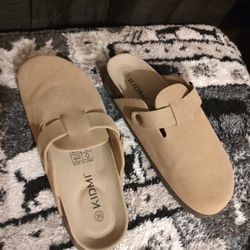 Kidmi Clogs/Sandals Size 6