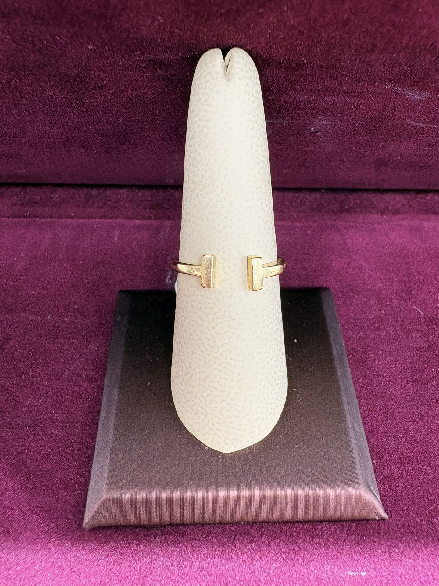 18kt Tiffany & Co. Classic T Ring