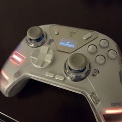 Flydigi Apex 4