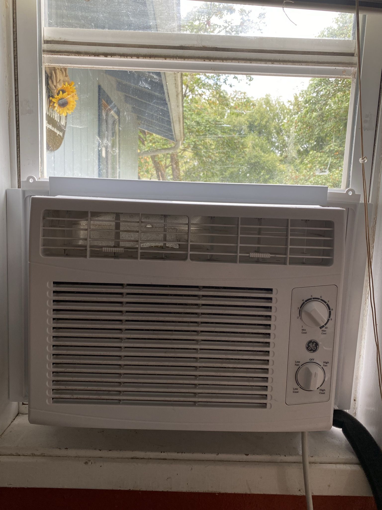 5,000   BTU GE Air Conditioner 