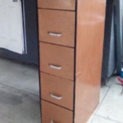 Metal Vertical File Cabinet (5 Drawers)LIKE NEW