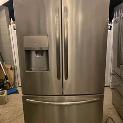 Frigidaire beautiful stainless steel refrigerator looks like new French door everything works