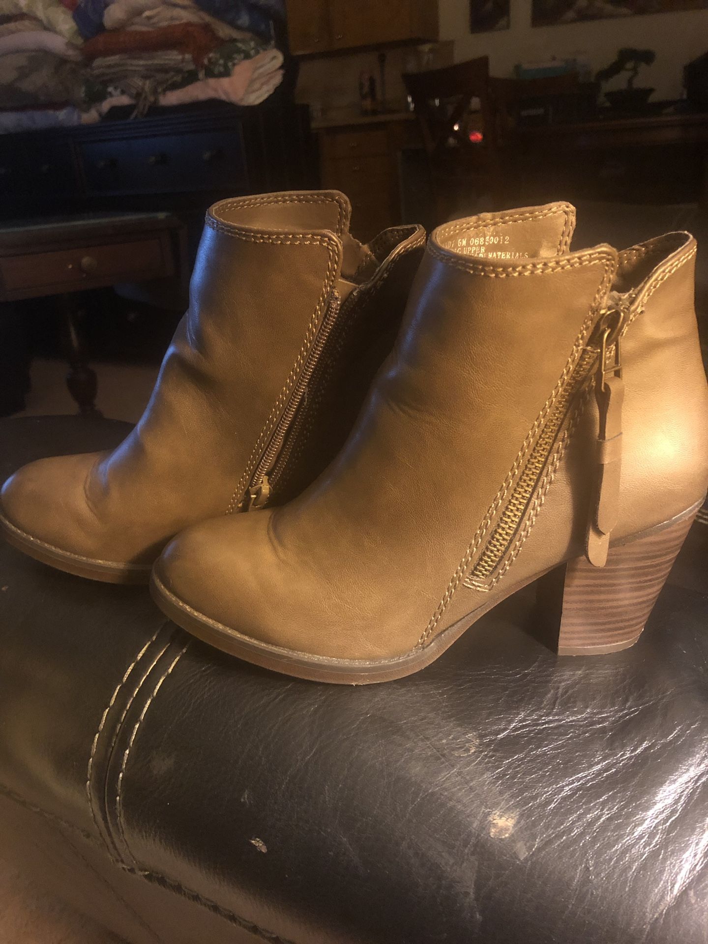 Women’s size 6 boots