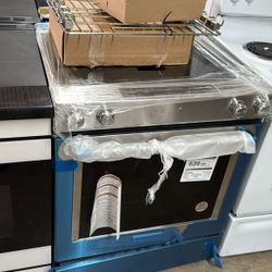 Contemporary Stove: Ideal for Any Kitchen
