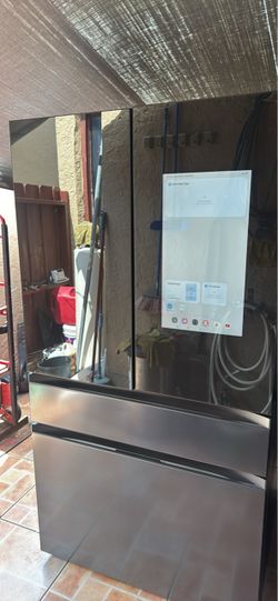 Refrigerador bespoke con televisor