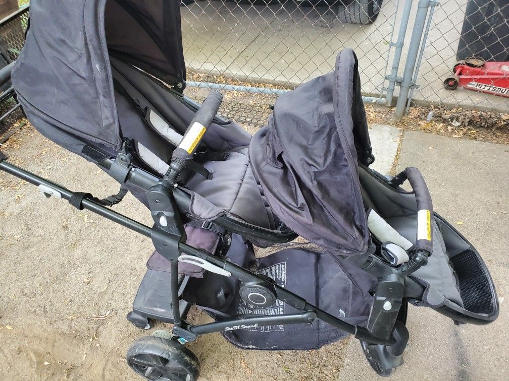 Double Stroller  . Sit And Stand