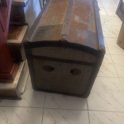 Vintage Trunk 