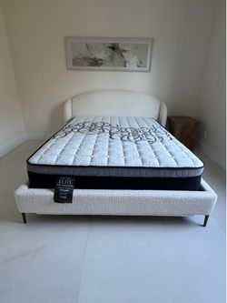 •  Elite Bamboo Luxe Queen 12” pillow top.      New mattress in a plastic sealed.     We offer same day delivery