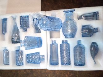 16 Pcs Blue Glass Bud Vases, Small Flower Vases for Table Centerpieces
Cute Mini Vintage Vases in Bulk for Wedding Decoration, Baby Shower, Home Decor