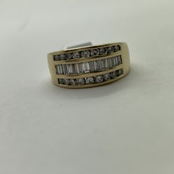 RING 14KYG, SIZE 10.5, 9.1 GRAMS, .96ctw NATURAL DIAMOND 