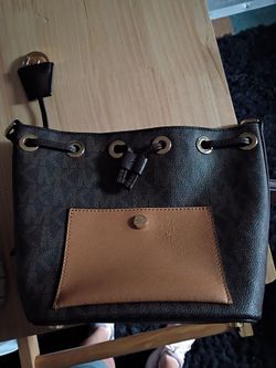 Micheal Kors bucket bag