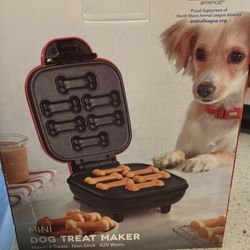 Mini pet treat maker
