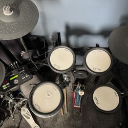 Yamaha DTX 562K Electronic Drumset