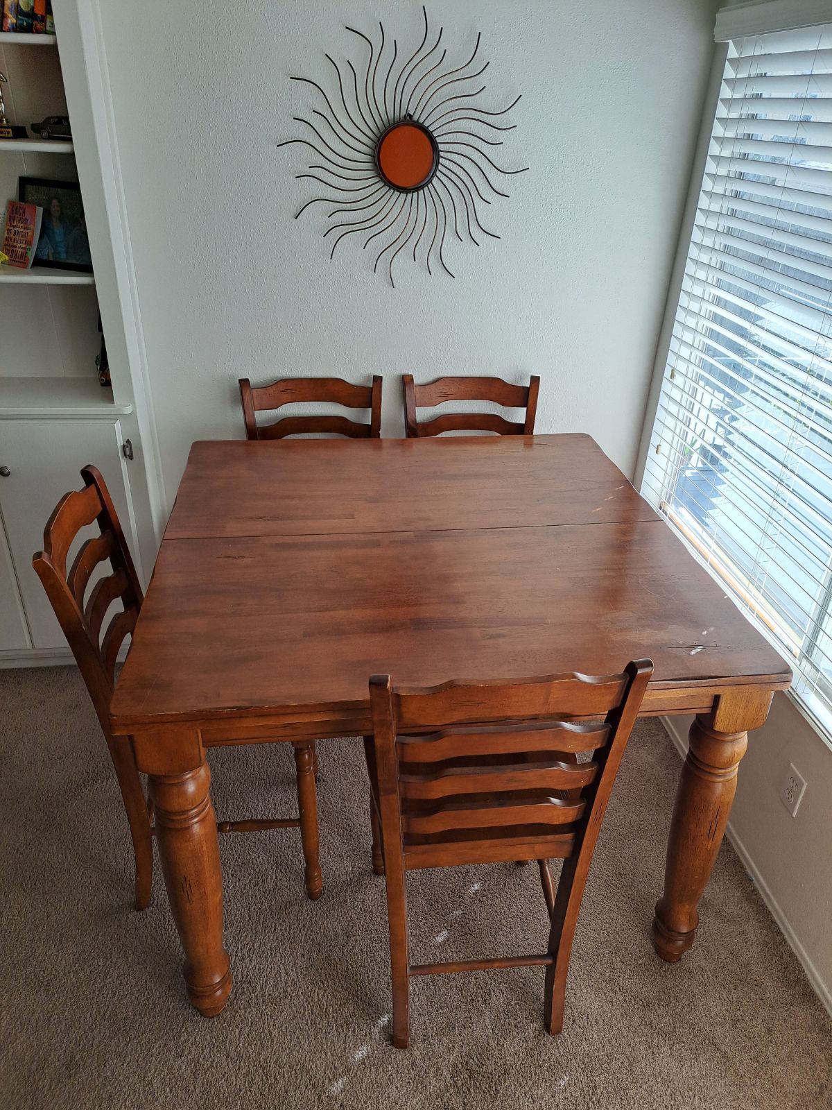 Kuolin Dining Table And Chairs 