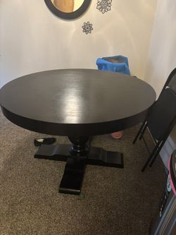 Black round kitchen Table