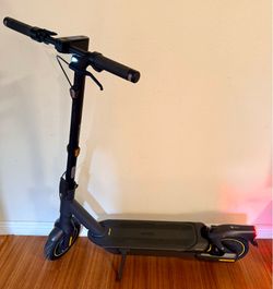 Segway - Max G2 Electric Kick Scooter Foldable w/ 43 Mile Range and 22 MPH Max Speed - Black