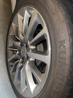 (4) like new Kuhmo Cragen 245/45/19 on 5 lug Cadillac wheels. Over 95% tread $899 obo