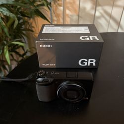 Ricoh GR IV