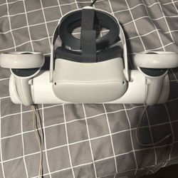 Oculus Quest 2(with Charging Dock)