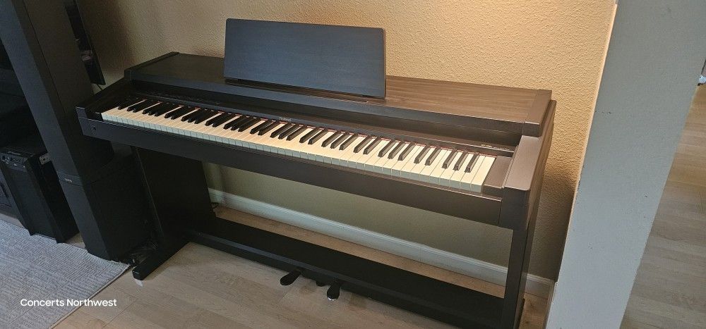 Roland HP-1300e Digital Home Piano with bench