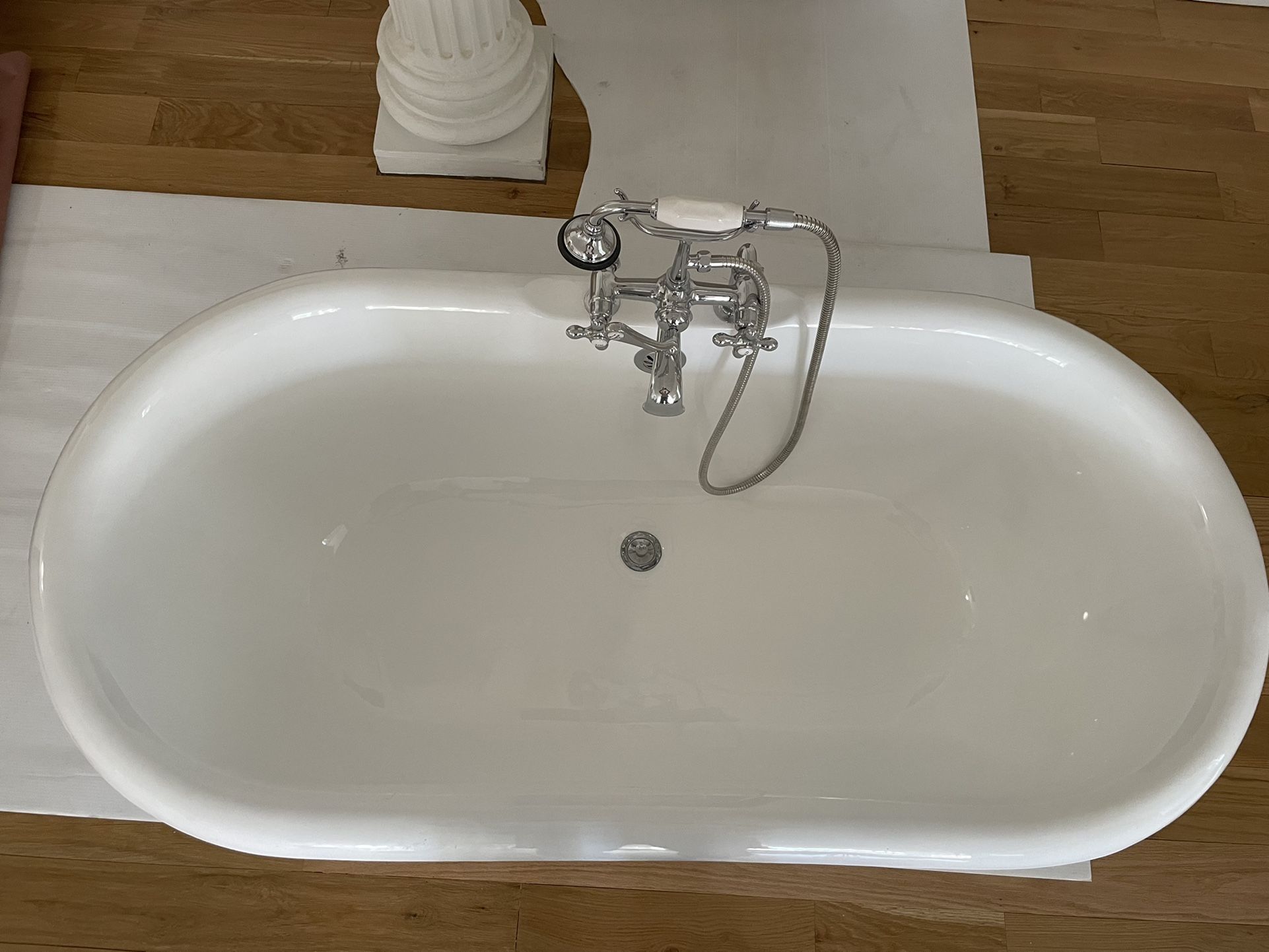 RESTORATION HARDWARE VINTAGE IMPERIAL CLAWFOOT TUB WITH CROSS-HANDLE TUB FILL - METAL FEET