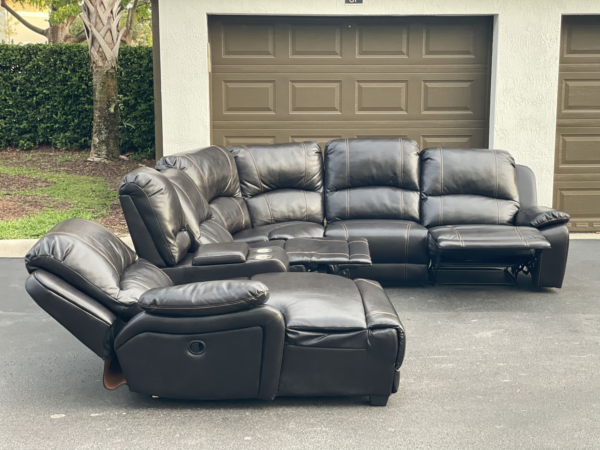 Sofa/Couch Sectional - Dark Brown - Recliners - Leather - Delivery Available 🚛