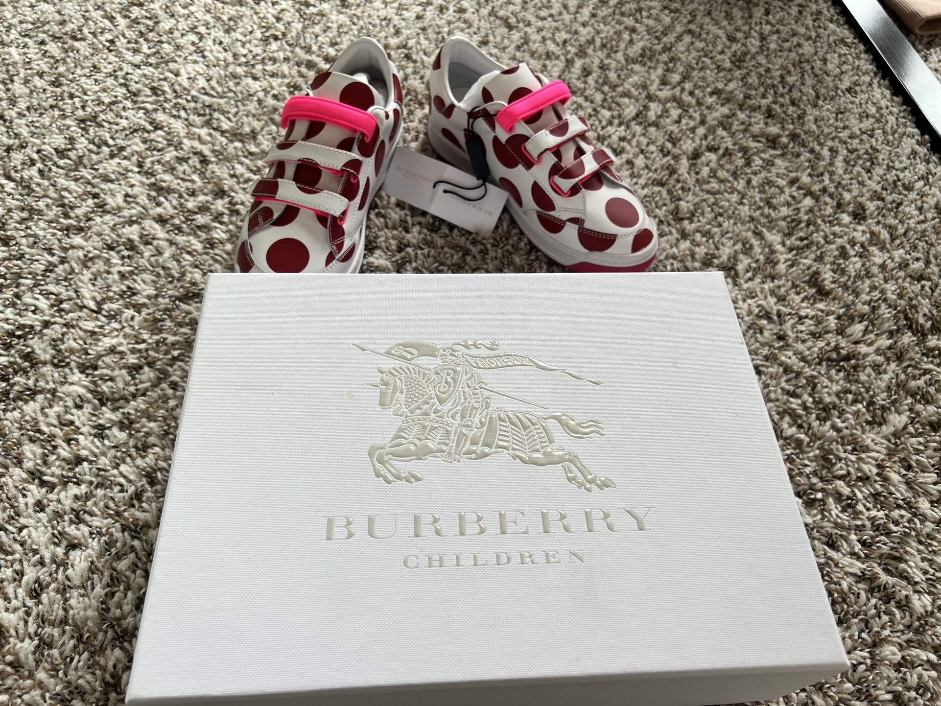 BRAND NEW BURBERRY KIDS SNEAKERS SIZE