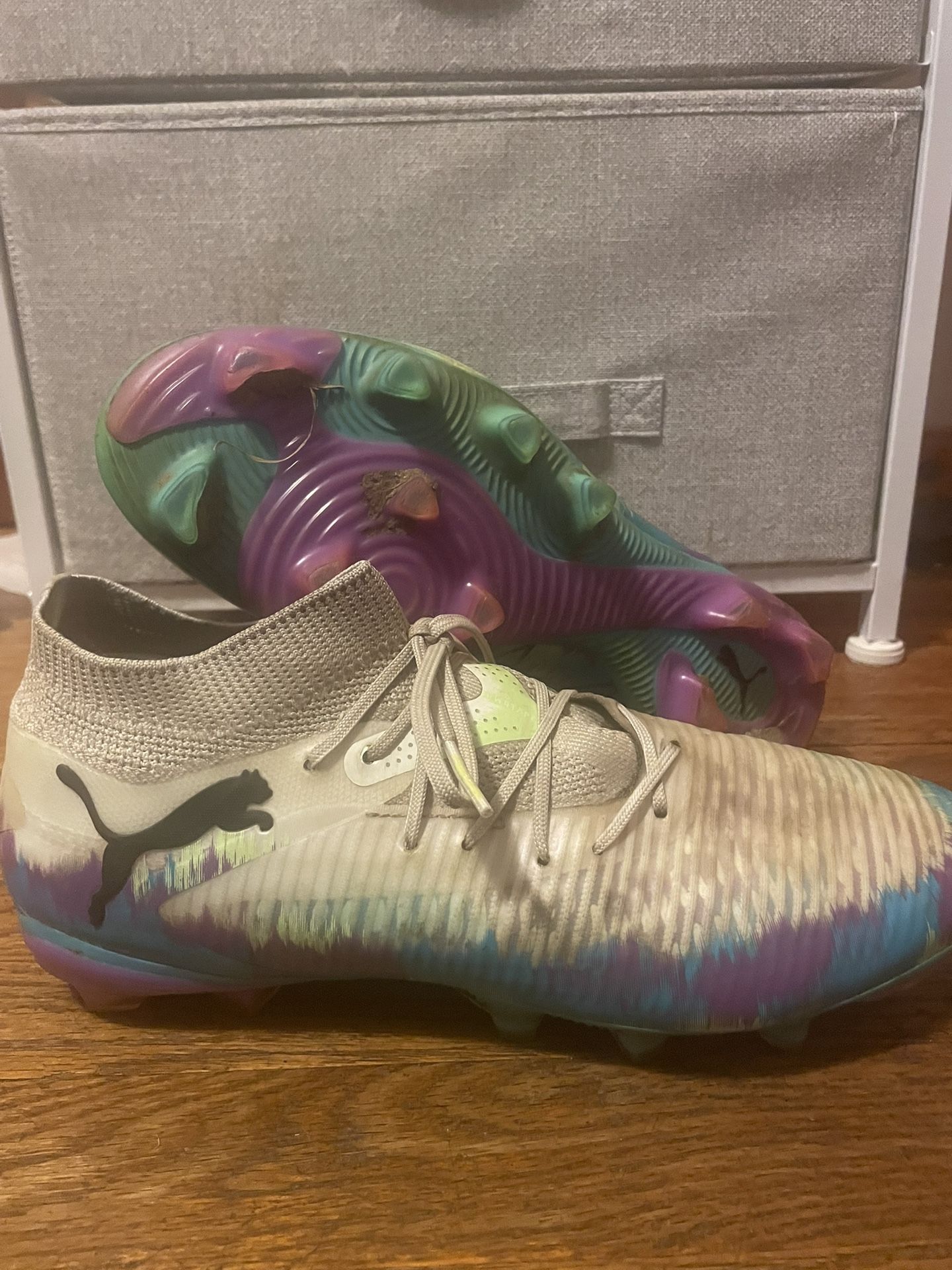 Puma Soccer Cleats (Future 8) Men’s 7.5 Women’s 9