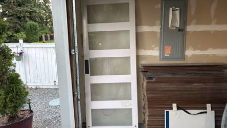 🚪 Modern Frosted Glass Barn Door w/ Hardware – Like New