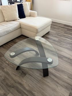 Modern Glass Coffee Table – Unique Design – Excellent Condition