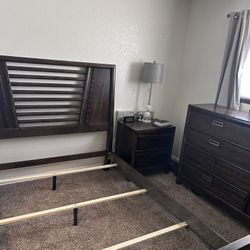 Stylish Bedroom Furniture Set – Bed Frame, Nightstand & Drawer Dresseer